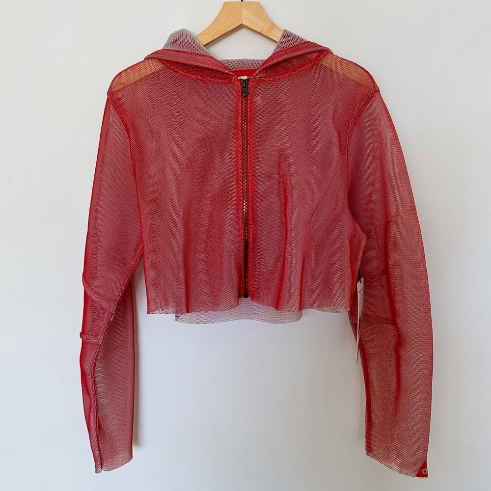 NWT Alo Yoga Mode mesh jacket in cherry pop (red)/ dove grey, size M